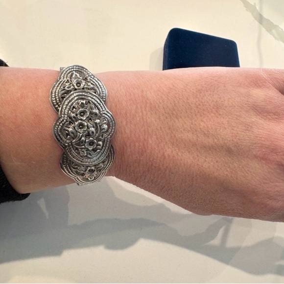 Antique 925 Sterling Silver Ornate Floral Design Women's Bracelet - Picture 5 of 6